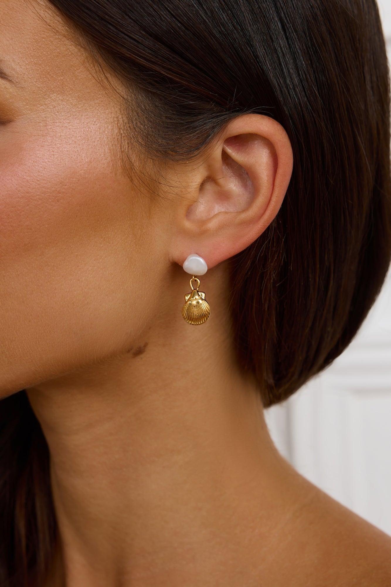 18k Gold Plated Seashell Pearl Earrings Gold