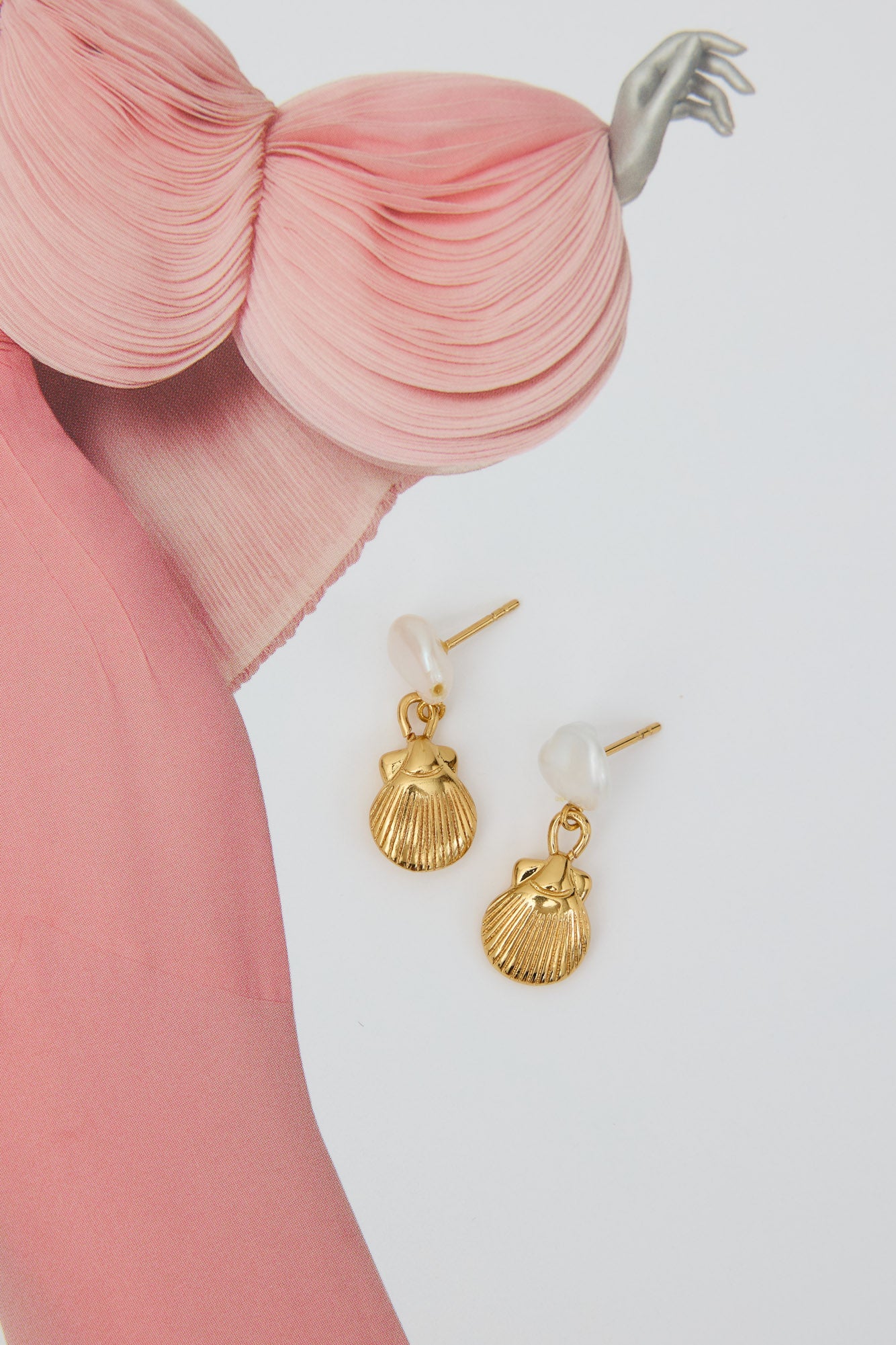18k Gold Plated Seashell Pearl Earrings Gold