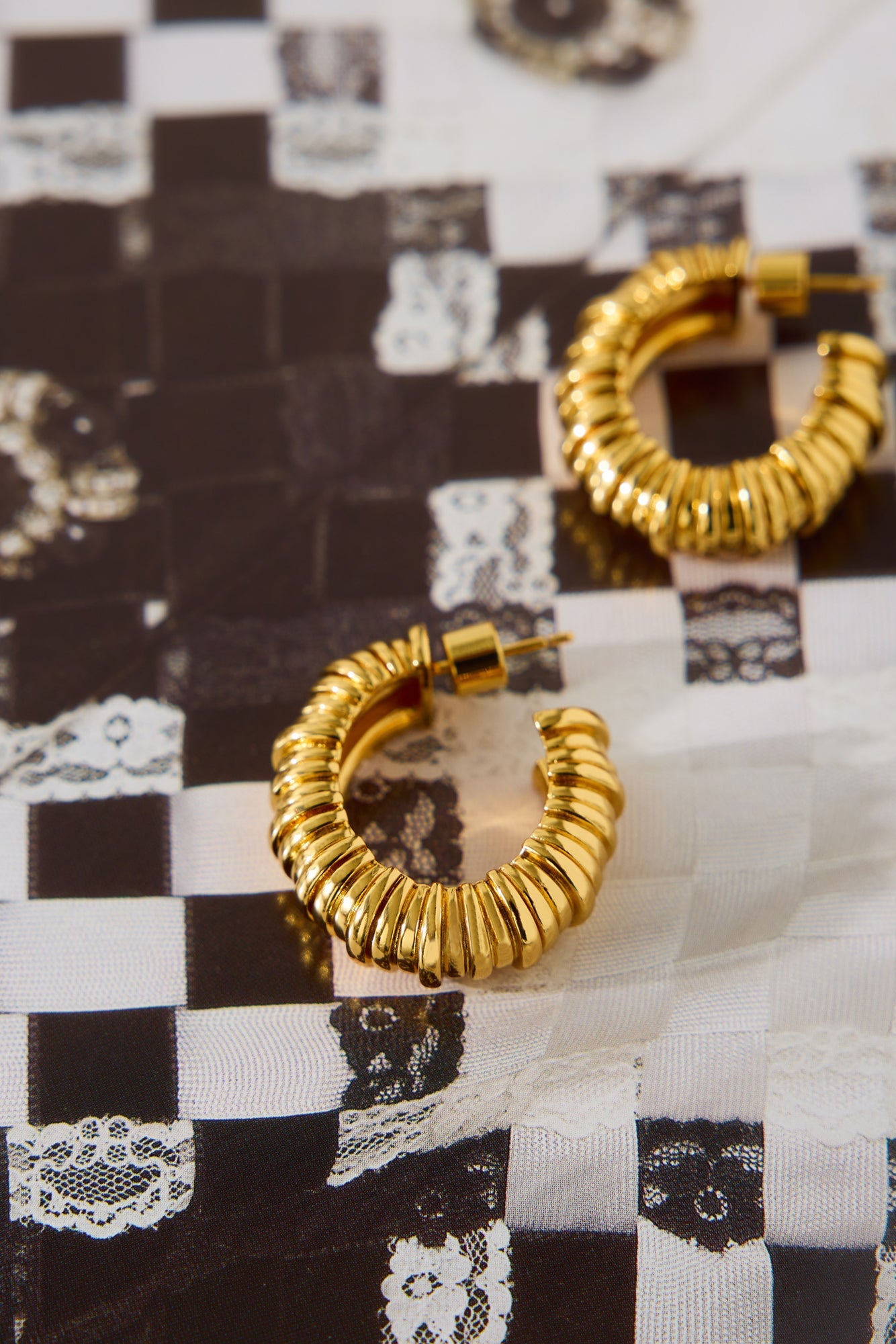 18k Gold Plated Frosted Hoop Earrings Gold
