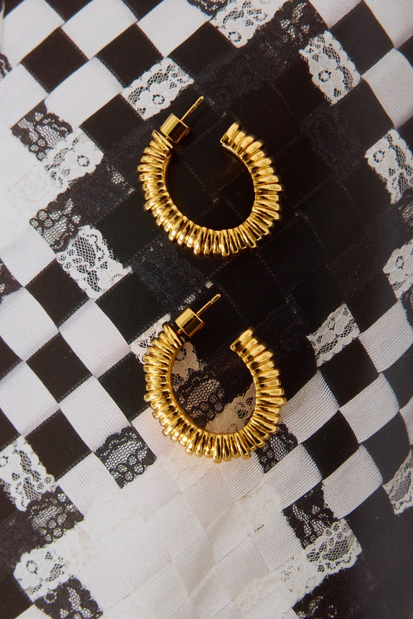 18k Gold Plated Frosted Hoop Earrings Gold